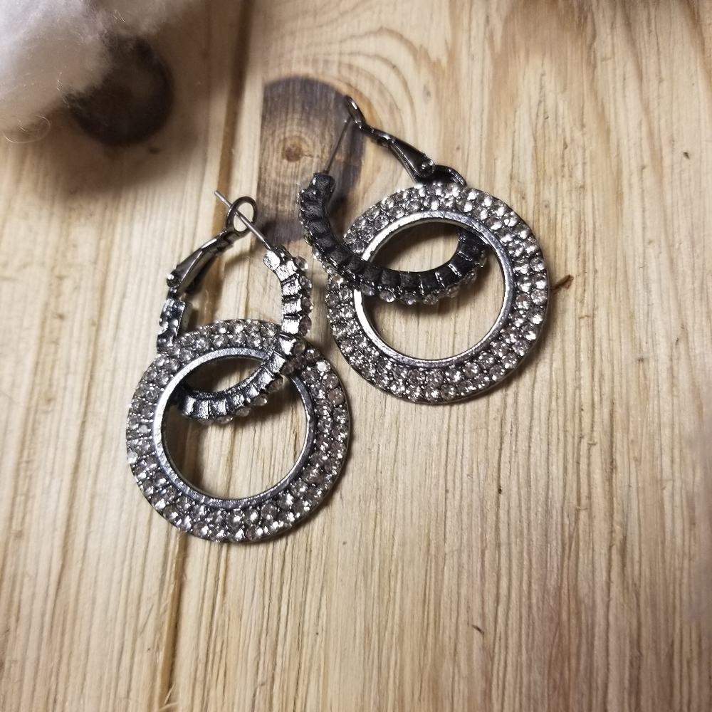 Gorgeous SILVER GRAY CZ earrings - Picture 4 of 5